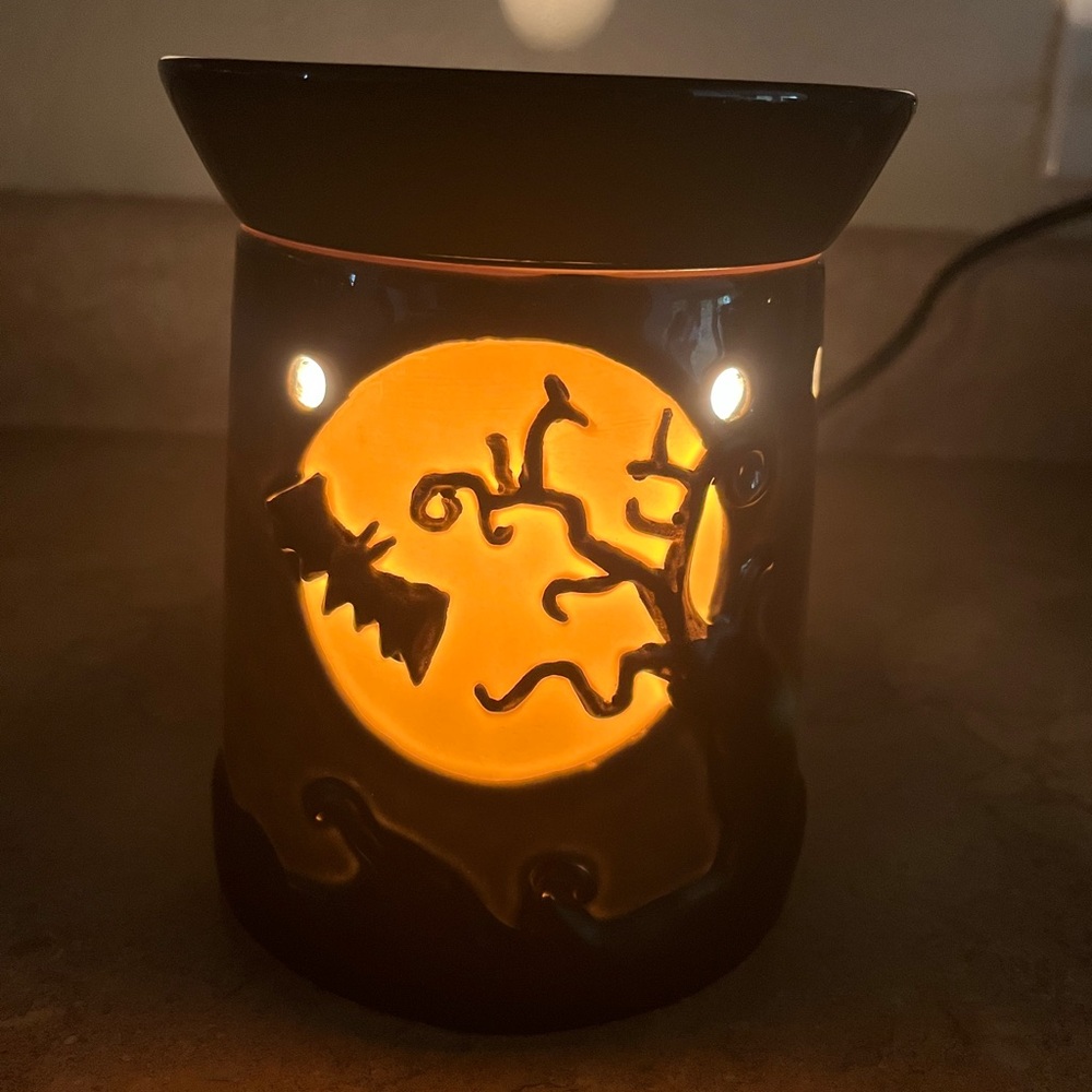 Scentsy Black and White Halloween Wax Warmer - Picture 2 of 3